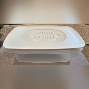 Tupperware Stackable Deli Keeper With Stay Fresh Lid